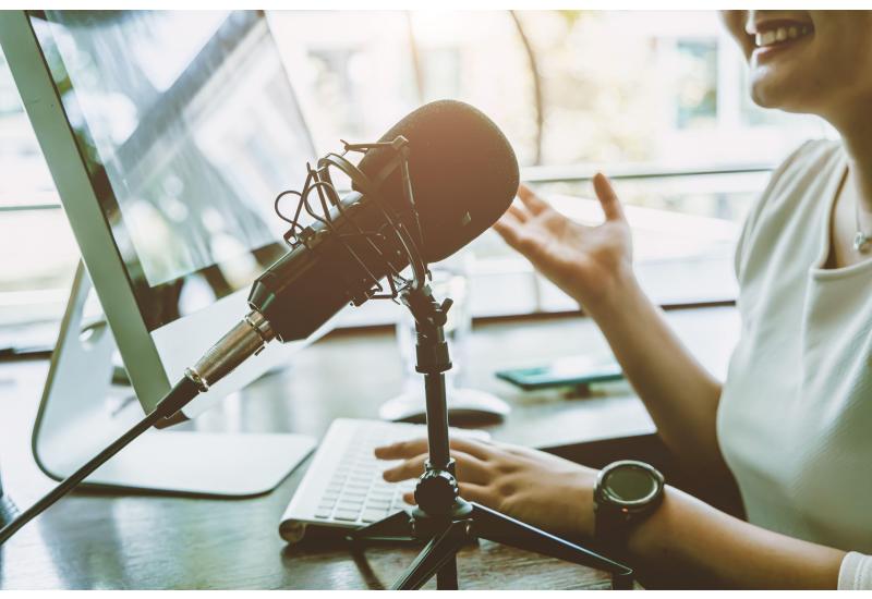 5 Marketing Podcasts That Will Help You Cut Through the Clutter in 2021